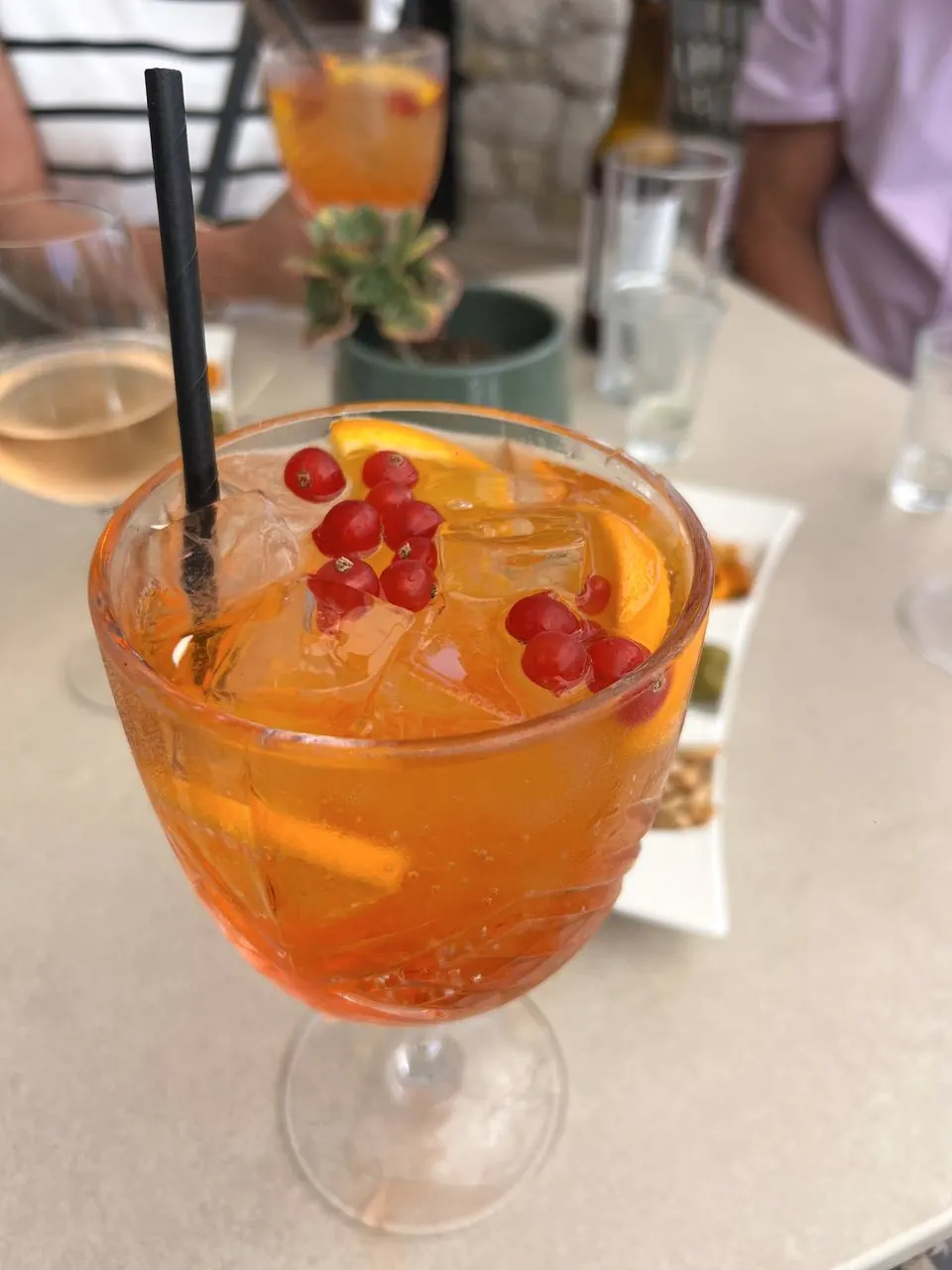 Aperitivo durante un viaje por la Riviera