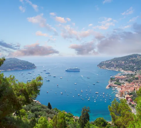 Panorámica de la bahía de Villefranche-sur-Mer y la Costa Azul